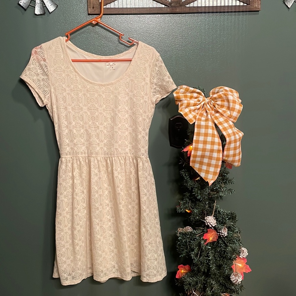 Cream dress women’s Medium